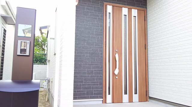 神戸市垂水区本多聞２丁目　新築戸建　２区画の外観：施工例|同社同仕様玄関