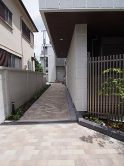 【エントランス】 | エントランスアプローチも広さがあり開放感があります