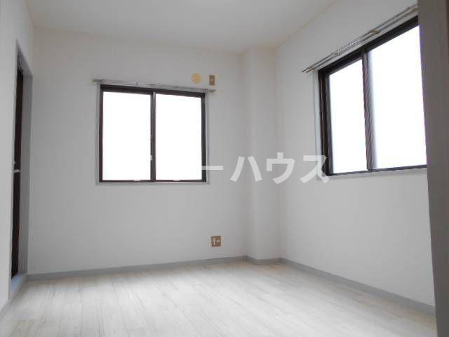 小川マンションの居間・リビング