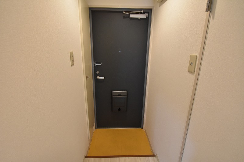 クラージュハイツの玄関