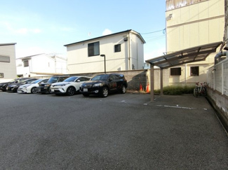 【駐車場】