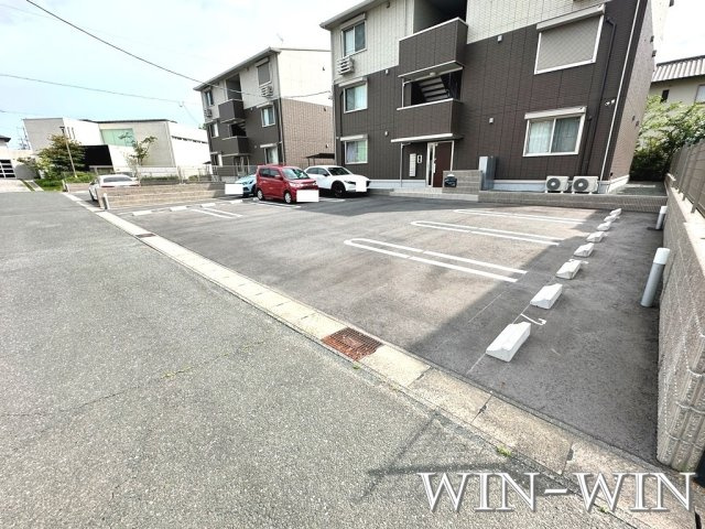 ハイ サリックスの駐車場