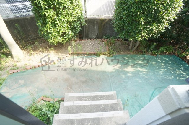 クレセントハイツ今里の庭