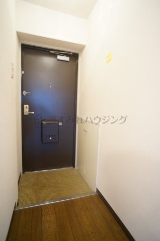 クレセントハイツ今里の玄関