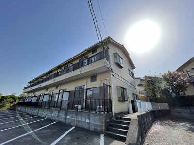【外観】 | シェルブルー千代ヶ丘Ⅱ | 緑豊かで閑静な住宅地にある2階建てアパート♪「新百合ヶ丘」駅にアクセス可能な最寄りバス停まで徒歩5分！