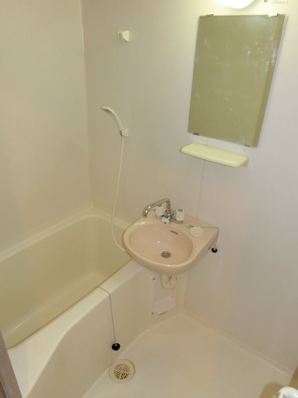 ヴァリーゴールド足立の浴室