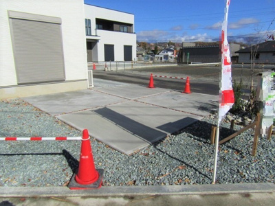 【前面道路含む現地写真】 | エンゼルハウス　甲斐市志田⑦ | 前面道路含む現地写真です