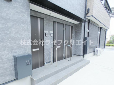 【エントランス】 | アルマコート万願寺