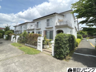 【外観】 | 戸建感覚でお住まい頂けるタウンハウス！豊かな自然とプライバシーを保ちやすい住環境です！