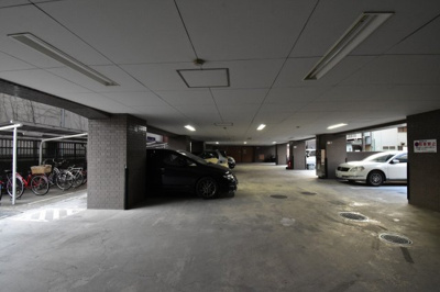 【駐車場】 | メゾンカルム横浜 | 平置き駐車場です。