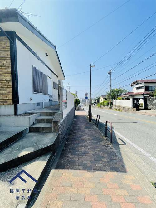 糟屋郡志免町桜丘1丁目　戸建ての前面道路含む現地写真