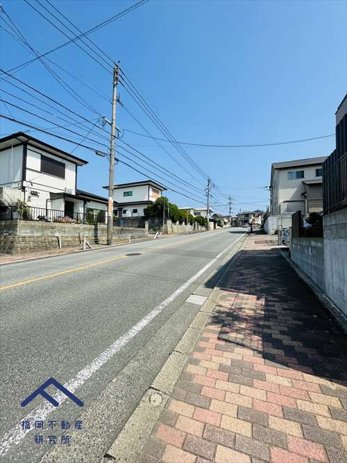 糟屋郡志免町桜丘1丁目　戸建ての前面道路含む現地写真