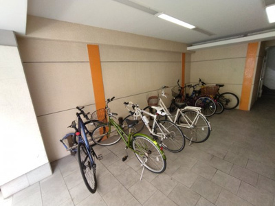 【その他共用部分】 | プラーフ湊川 | 駐輪場です「