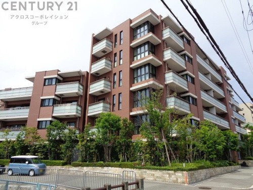 2015年3月築のまだ築の浅いマンションです