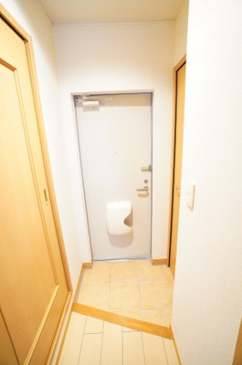 【玄関】 | クレメント椿 | ※同物件・反転タイプの写真です。