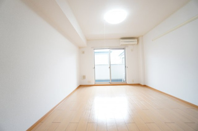 【寝室】 | クレメント椿 | ※同物件・反転タイプの写真です。