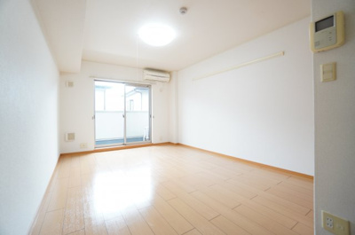 【洋室】 | クレメント椿 | ※同物件・反転タイプの写真です。