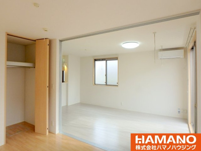 【洋室】 | ウェリナパレス | コンパクトで使いやすい洋室です（角部屋タイプの写真です）