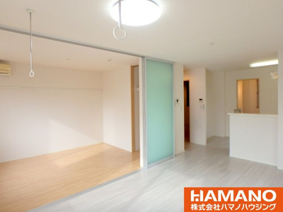 【居間・リビング】 | ウェリナパレス | ゆったり過ごせるリビングです