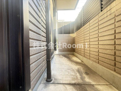 【居間・リビング】 | メゾン・ド・フルール | こちらのリビングで趣味の時間をお楽しみください