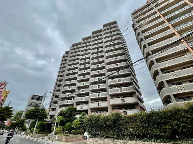 アーバンパレス天神南ハートランドタワー A棟の外観