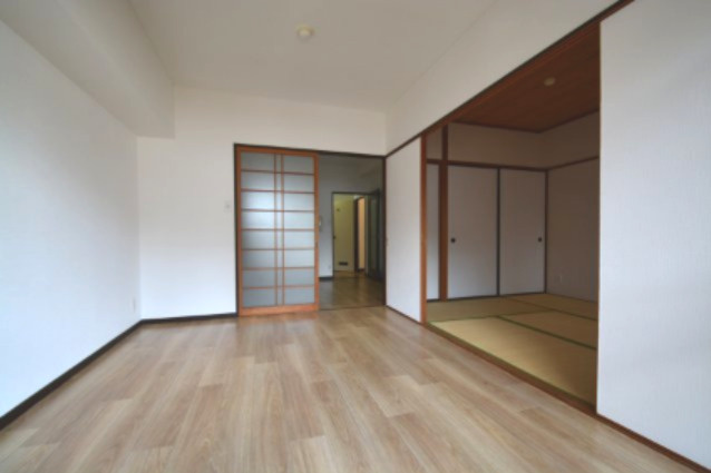 【居間・リビング】 | クレベール千防 | 【内装リフォーム済み】綺麗なリビングでゆったり過ごせそうです♪まずは是非内覧してお確かめください♪
●現地待合せ・即日案内可能◆24時間案内予約受付中◆093-871-0521