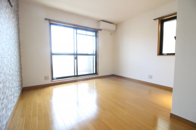 【居間・リビング】 | グレイス阪南 | 洋室　7.5帖　２面採光です♪