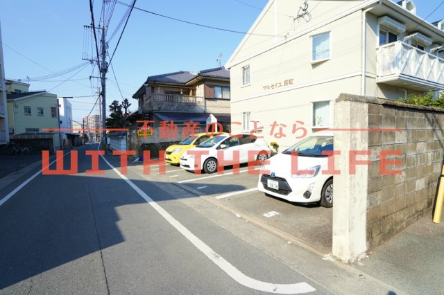 マルセイユ西町の駐車場