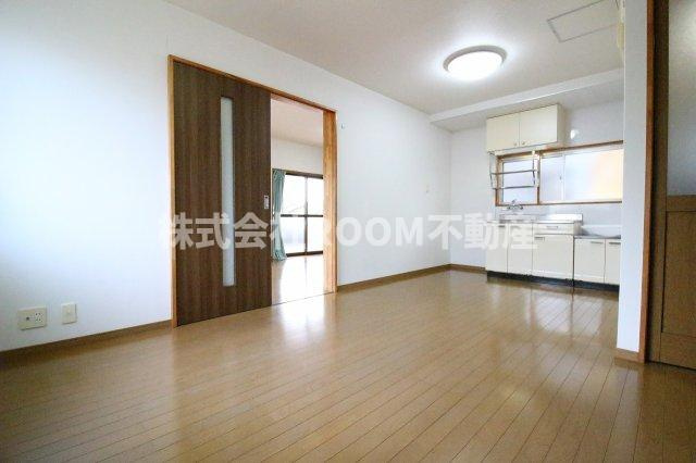 松元町貸家の居間・リビング