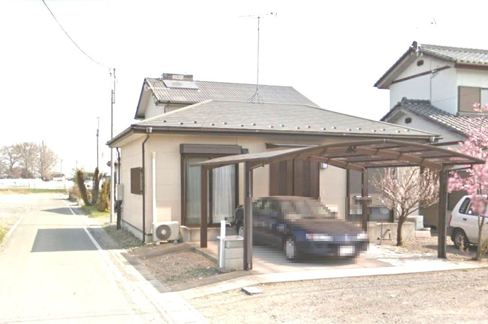 児玉郡神川町新里　中古一戸建ての前面道路含む現地写真