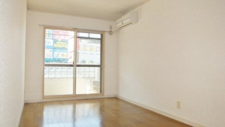 ジュネス市川の居間・リビング|洋室8.5帖