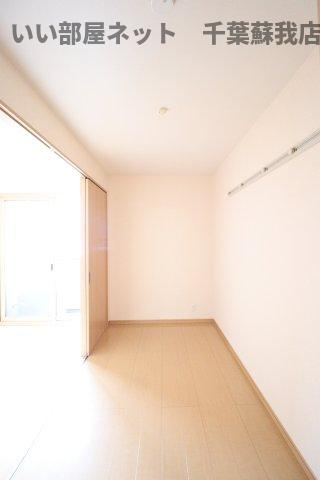 コモド　B棟の寝室|ゆとりの広さです