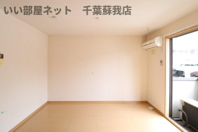 コモド　B棟の居間・リビング|こちらの居間で趣味の時間をお楽しみください