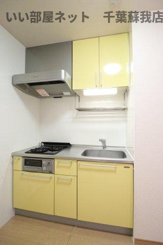 コモド　B棟のキッチン|コンパクトなキッチンで掃除もラクラク