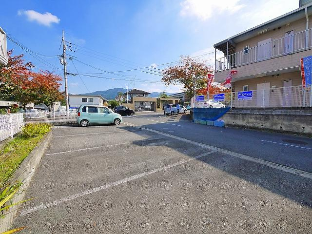 プレミール（勾田町）の駐車場|駐車場に車を止められます