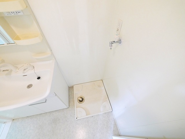 リビングタウン新大宮　Ａ棟の設備|洗濯機置きです