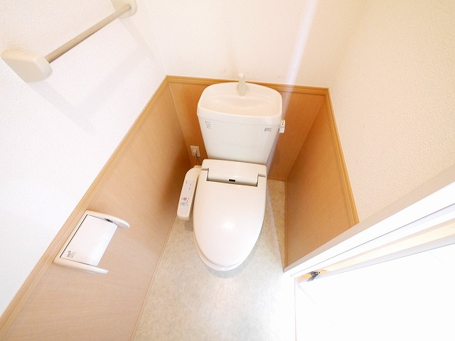 リビングタウン新大宮　Ａ棟のトイレ|清潔感のあるトイレです