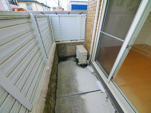 リビングタウン新大宮　Ａ棟のバルコニー|バルコニーからの眺めを楽しみながら食事をしませんか