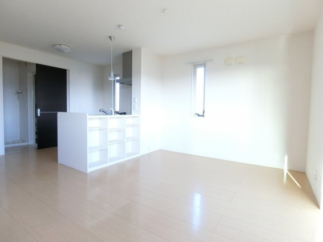 ファミーユ・Mの居間・リビング|同物件別部屋イメージ写真