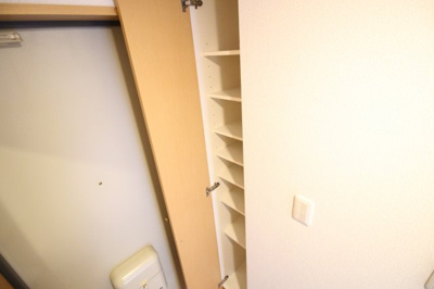 【収納】 | CITY SPIRE美章園 | 玄関収納があり、靴の整理がしやすいです。