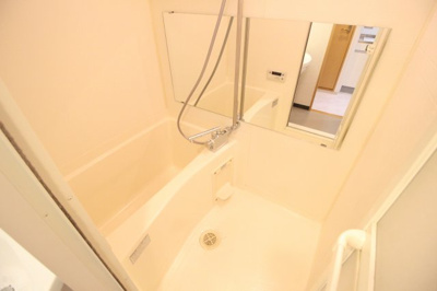 【浴室】 | CITY SPIRE美章園 | 大きな鏡があり、お洒落です。