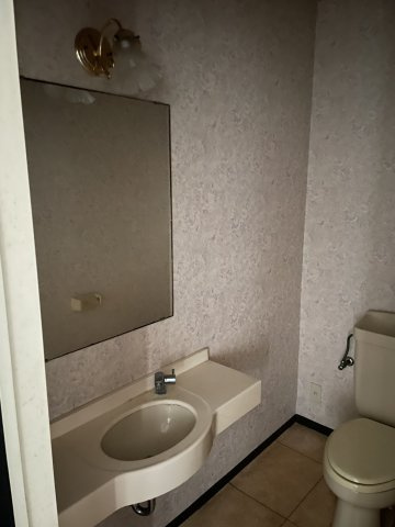 KiRAビルのトイレ