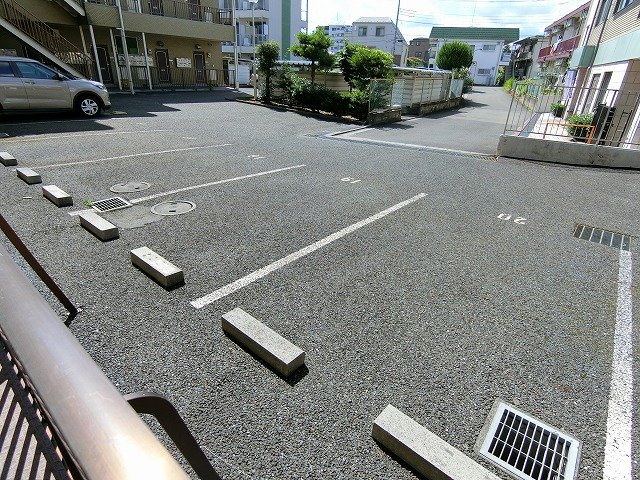 フェニックス拝島の駐車場
