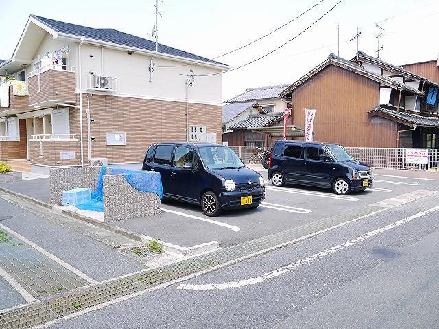 アルドールの駐車場|駐車スペースもあります