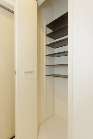 ドミールMの玄関