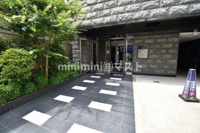 プレサンス上町台リベルテのエントランス