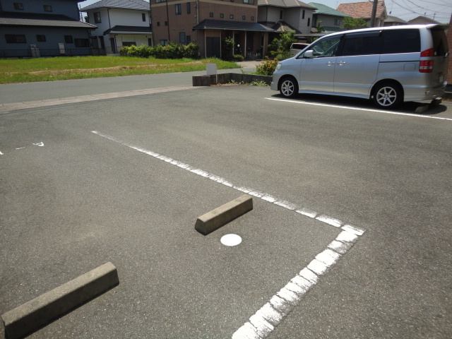 ハイツセージの駐車場