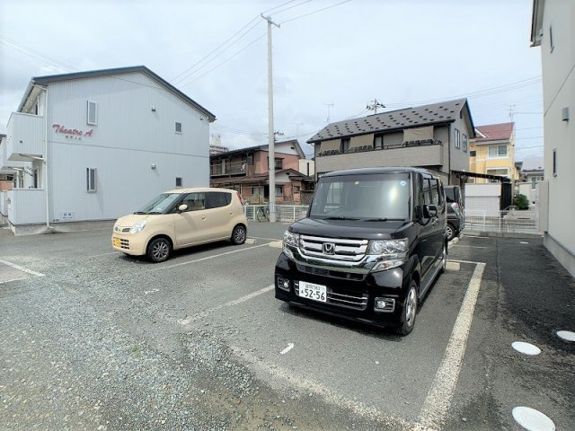 テアトルの駐車場