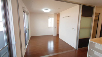 【洋室】 | エスポワール | リビング横 5.3帖