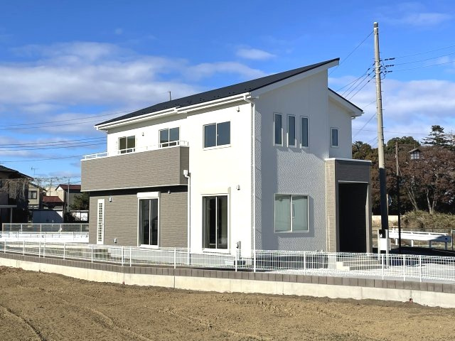 藤岡市小林第10（全1棟）1号棟の外観|ナチュラルで飽きの来ないデザインは流行に左右されない家の形です。外構も綺麗に仕上がっています(^▽^)/

